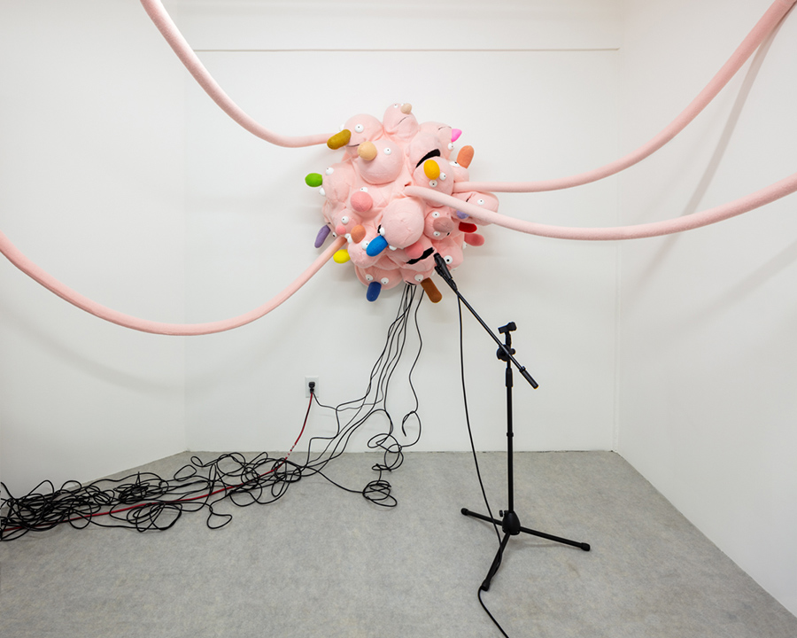 Nathaniel Mellors & Erkka Nissinen<br>Bad Mantras, 2019, Animatronic sculpture, guitar, keyboard, drum machine, amplifiers, microphones, 12 minutes, looped, Edition of 2.