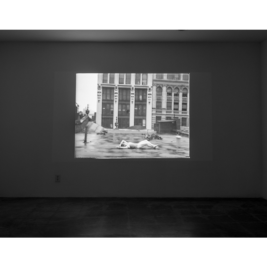 Simone Forti & Anne Tardos, Statues, 1977. Photo by: Fredrik Nilsen Studio.